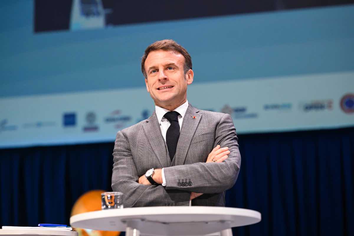 Emmanuel Macron provvedimento