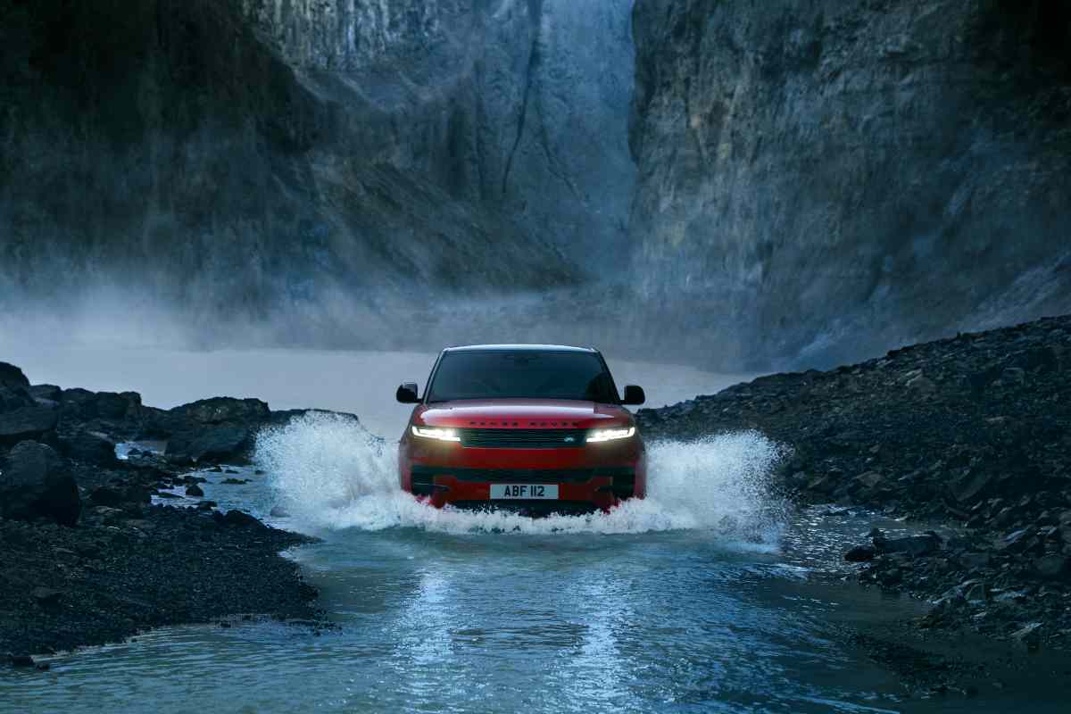 Range Rover Sport Suv più venduto costo