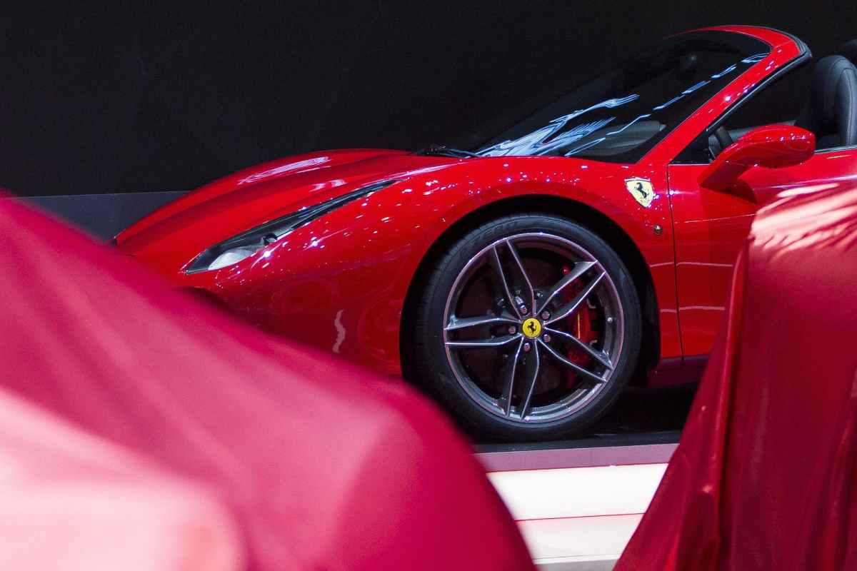 Ferrari abbandonata ritrovamento costo
