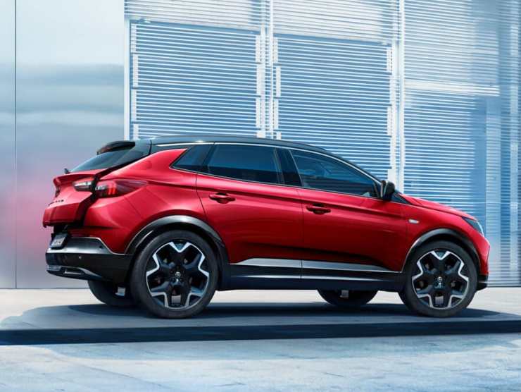 Opel novità 2024 Crossland Grandland Huttl