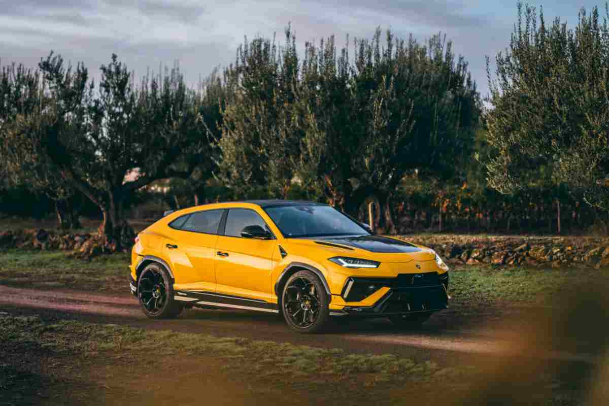 lamborghini urus a sei ruote