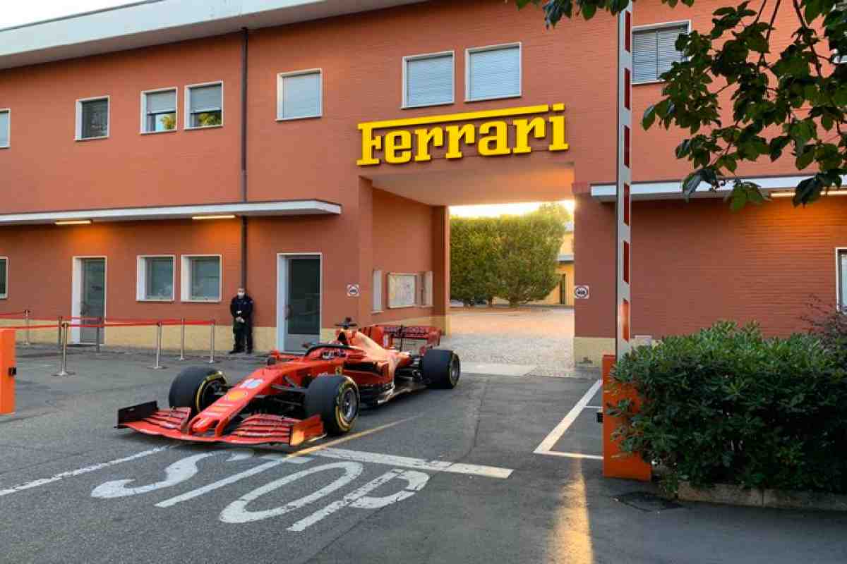 Sinner visita Maranello Ferrari
