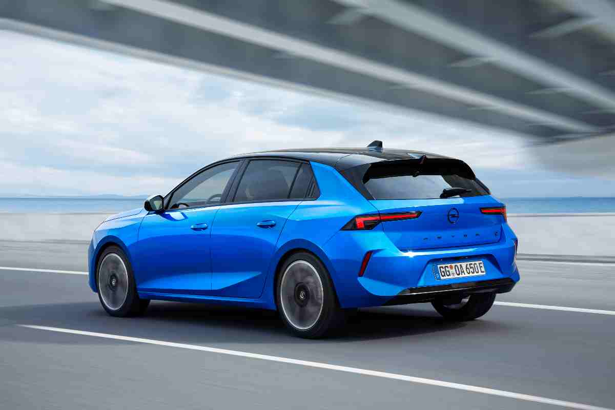 Opel Astra elettrica prezzo caratteristiche