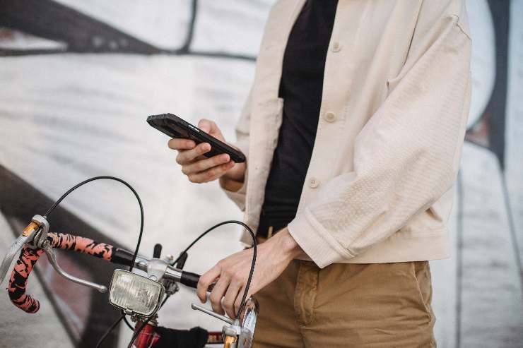 Ecco come ricaricare lo smartphone con una bici