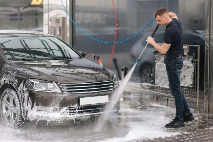 Lavaggio auto rischi attenzione danni errori