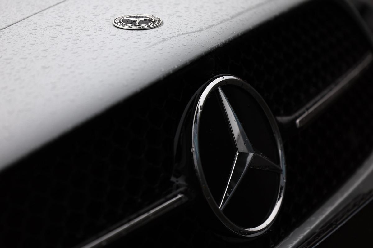 Mercedes vuole rimandare lo stop ai motori termici