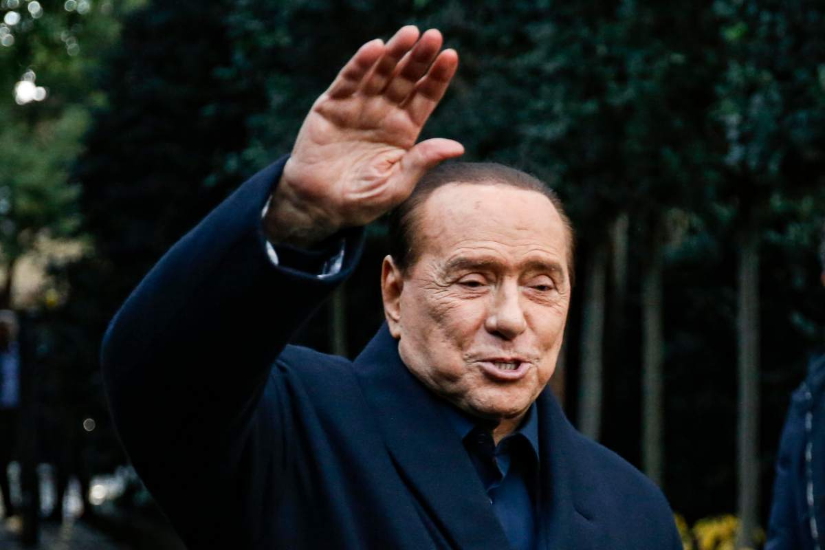 Silvio Berlusconi orologi Rolex problemi commerciali privati