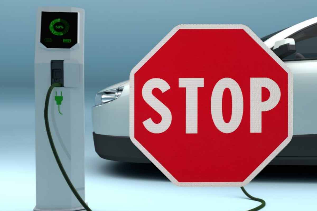 Auto elettriche stop piani tariffari becharge