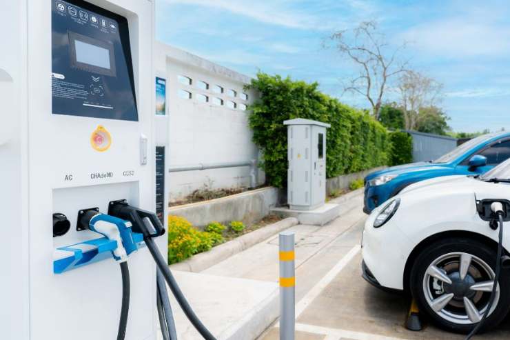 Auto elettriche stop piani tariffari becharge