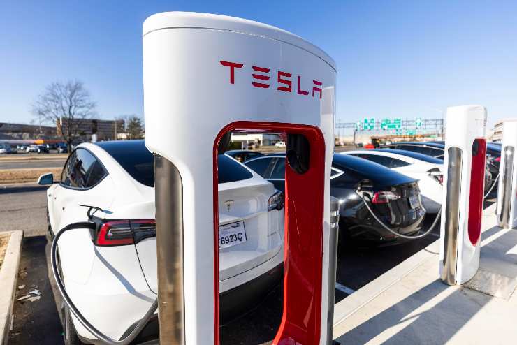 Tesla Supercharger cambiano i prezzi