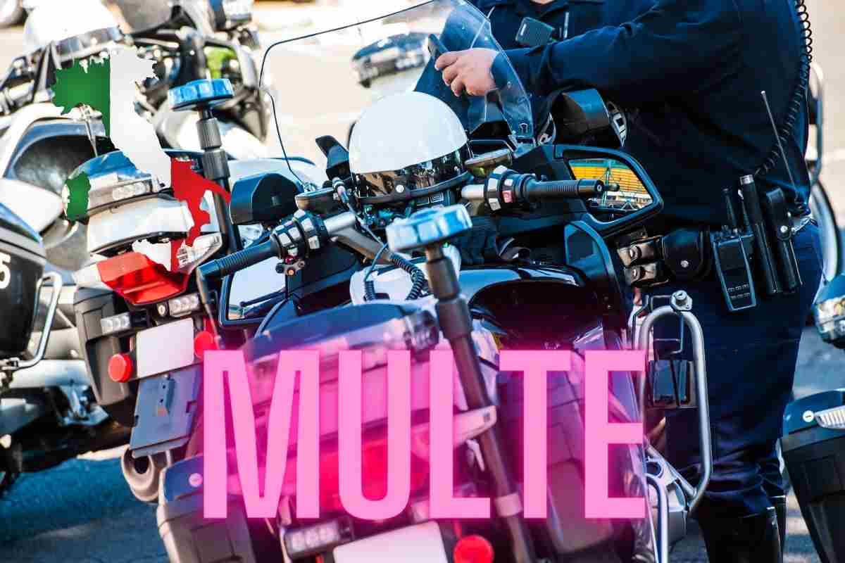 Multe moto scooter parcheggio marciapiedi Catania Italia