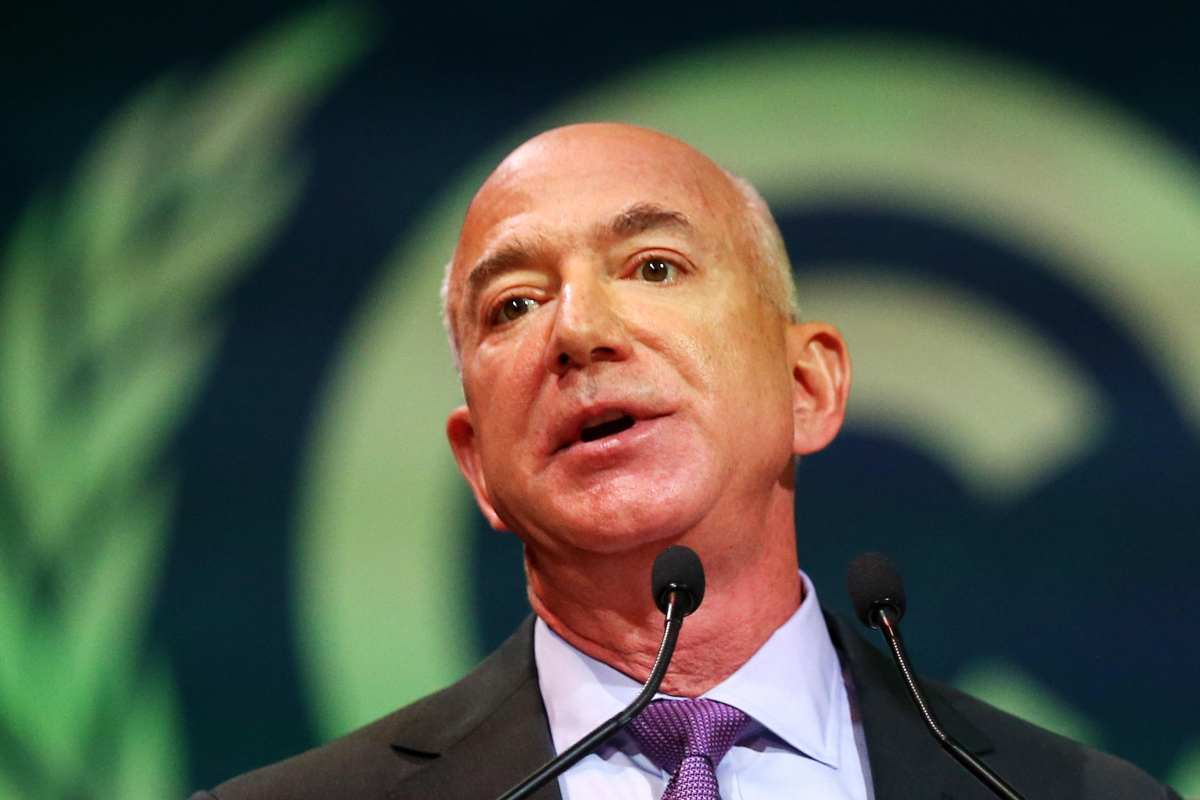 Zoox robotaxi auto consegne Amazon novità Jeff Bezos