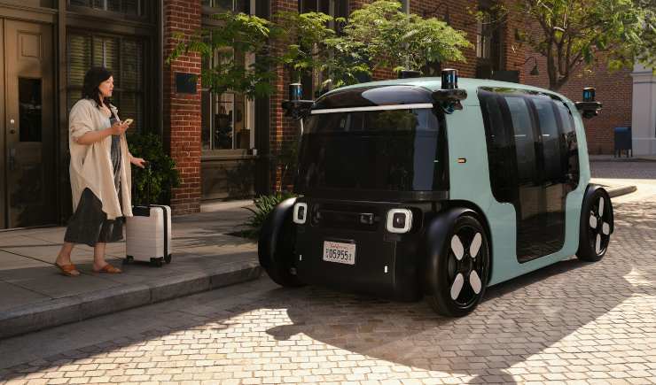 Zoox robotaxi auto consegne Amazon novità Jeff Bezos