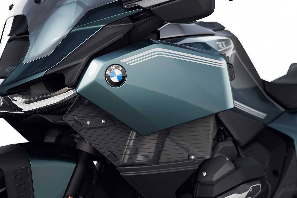 BMW R 1300 RT fa la storia: tutti l'aspettavano, ha una tecnologia unica