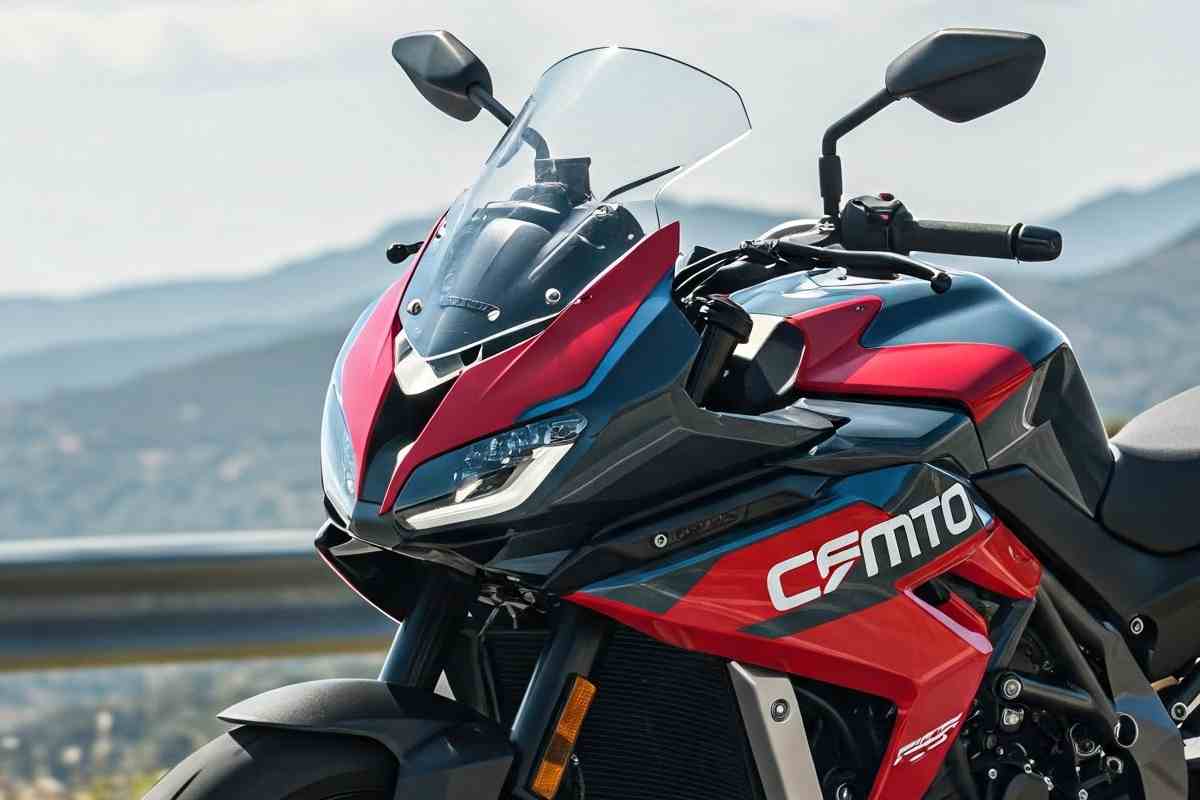 Ducati, la concorrenza arriva dalla Cina con una super moto: ha anche una soluzione tecnologica inedita