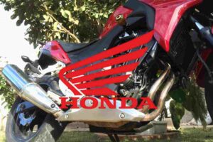 Honda Goldwing Moto novità Giappone sensori corsia