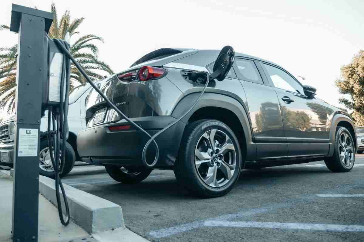 Auto elettriche presunto calo dei prezzi