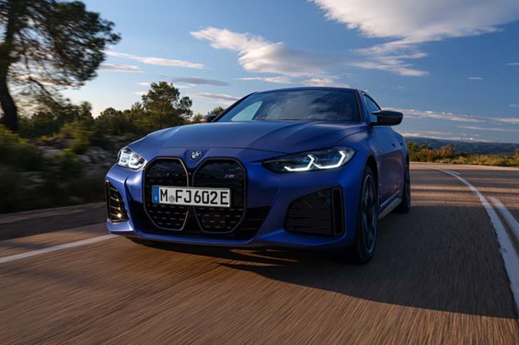 BMW i4 novità problemi auto elettrica USA