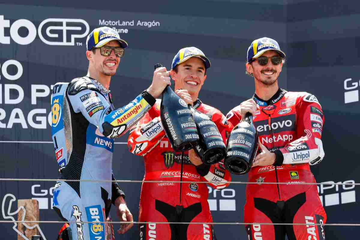 Il confronto tra Bagnaia e i fratelli Marquez