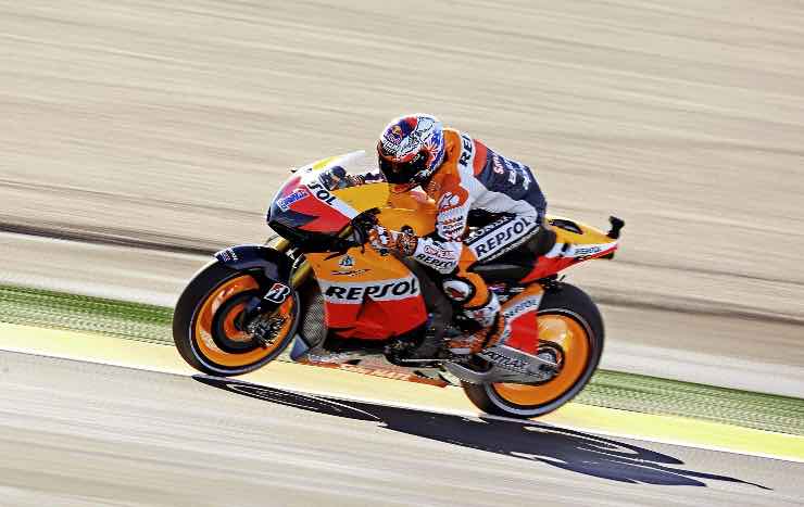 Marquez distrugge i compagni come Stoner