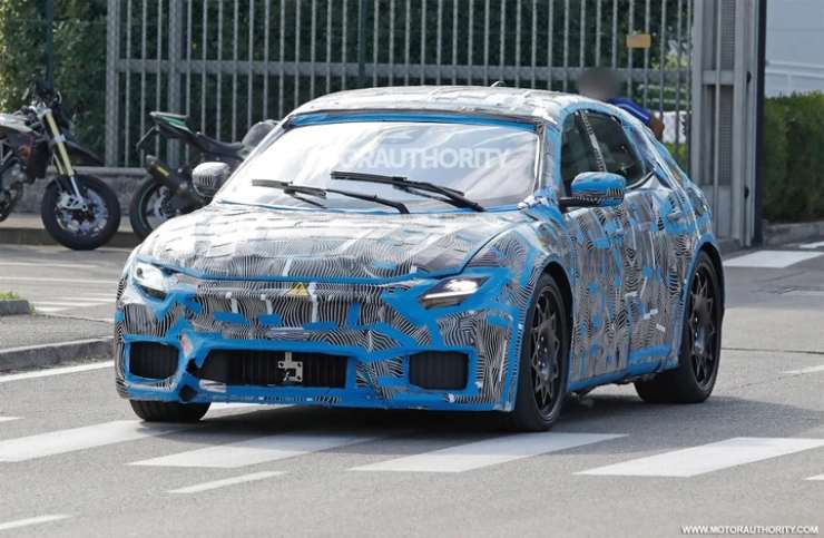 La prima Ferrari elettrica in arrivo, la seconda rinviata: cosa aspettarsi