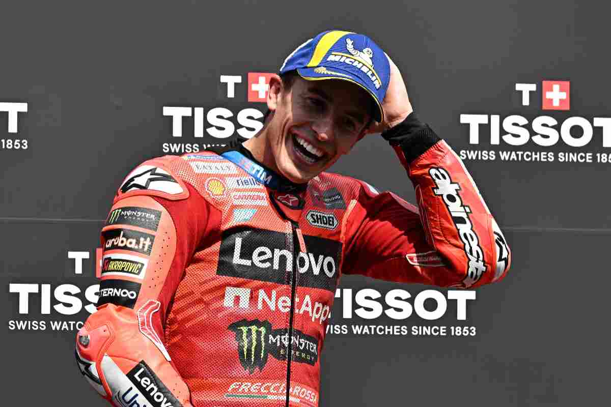 La reazione ai fischi di Marc Marquez