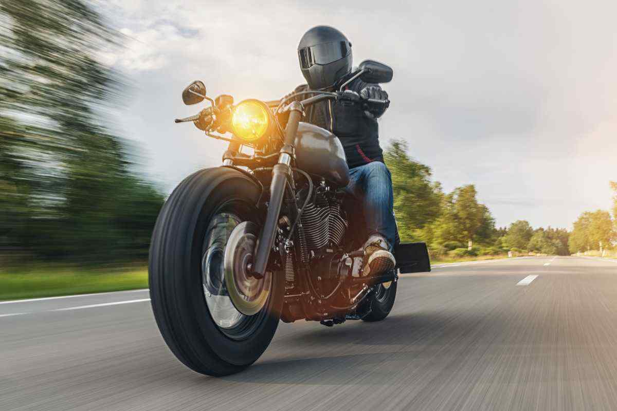 I consigli per combattere il caldo in moto