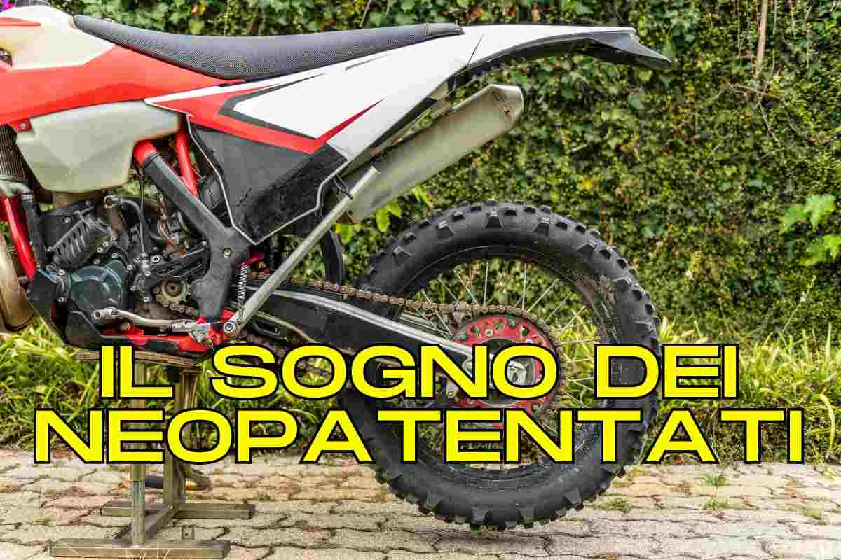 QJ Motor SRT 300 DX moto neopatentati