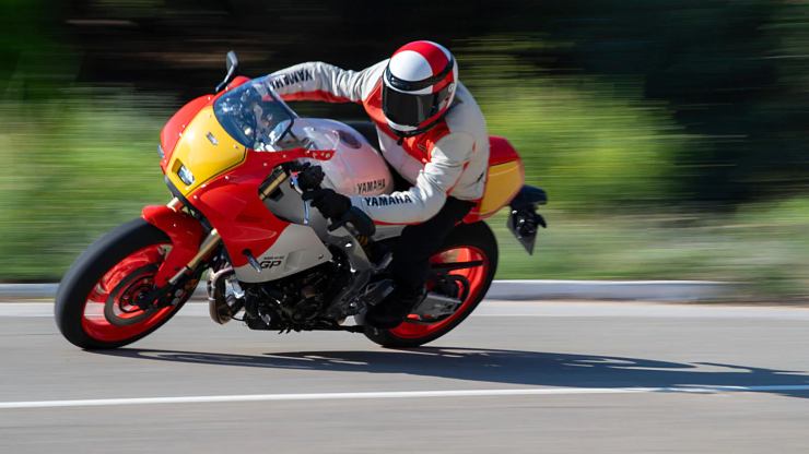 Yamaha XSR900 GP Wayne Rainey moto