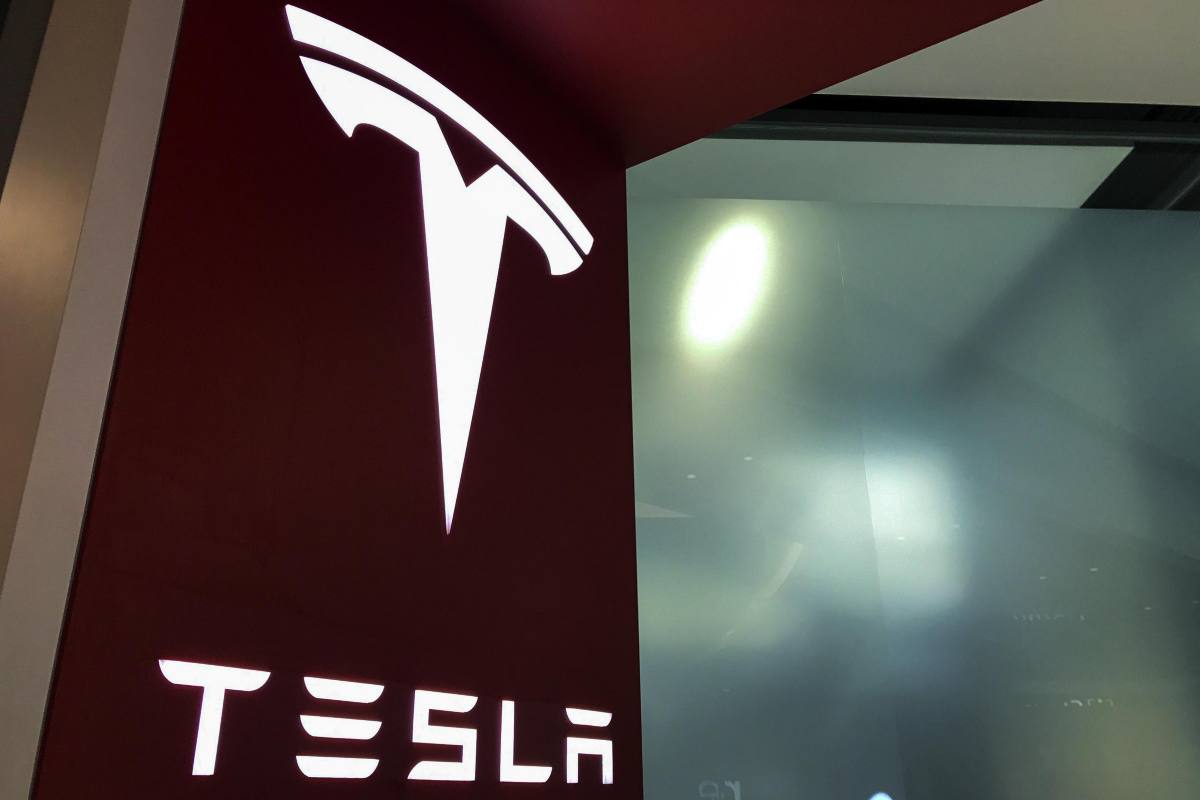 Tesla nuovo SUV elettrico