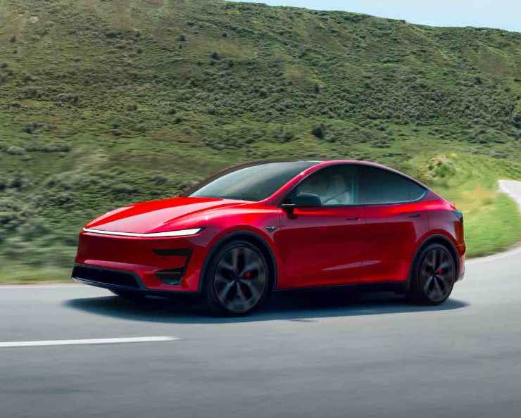 Tesla Model Y da 460 cavalli