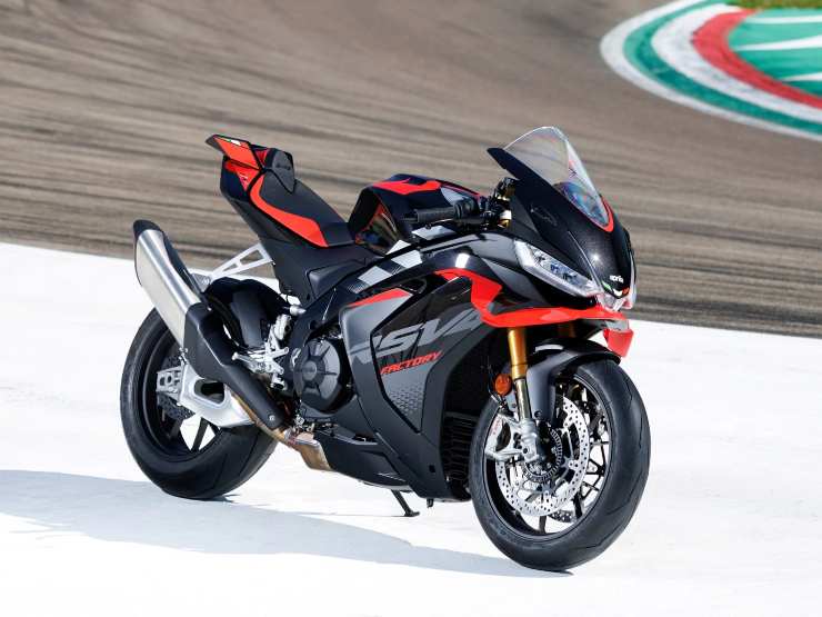 Aprilia RSV4 Factory novità moto