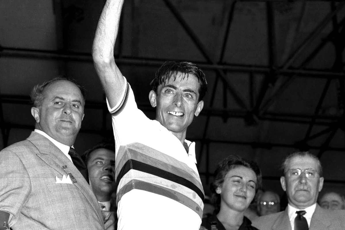 fausto coppi saluta